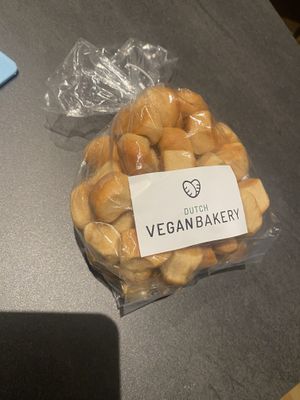 😋   at Het Zaanse Bakkertje / Dutch Vegan Bakery in Zaandijk