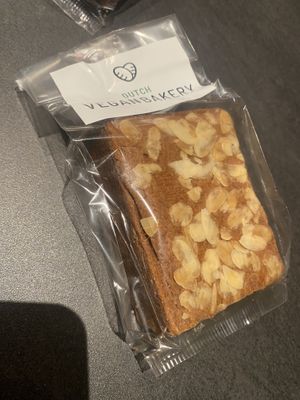 😋   at Het Zaanse Bakkertje / Dutch Vegan Bakery in Zaandijk