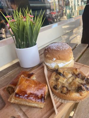   at Het Zaanse Bakkertje / Dutch Vegan Bakery in Zaandijk