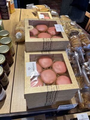 Vegan “roze koeken”   at Het Zaanse Bakkertje / Dutch Vegan Bakery in Zaandijk