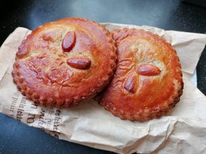 Gevulde koeken at Het Zaanse Bakkertje / Dutch Vegan Bakery in Zaandijk