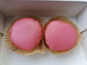 Roze koeken at Het Zaanse Bakkertje / Dutch Vegan Bakery in Zaandijk