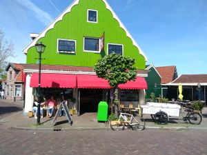 the outside at Het Zaanse Bakkertje / Dutch Vegan Bakery in Zaandijk