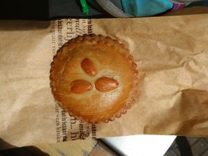 vegan almond frangipane little treat at Het Zaanse Bakkertje / Dutch Vegan Bakery in Zaandijk