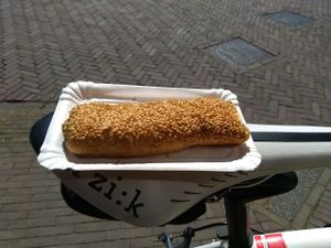vegan mushroom sesame puff pastry at Het Zaanse Bakkertje / Dutch Vegan Bakery in Zaandijk