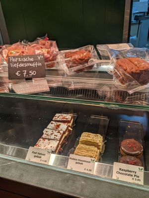 vegan sweets at Het Zaanse Bakkertje / Dutch Vegan Bakery in Zaandijk