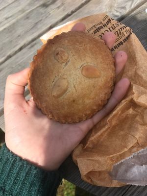 Vegan almond round  at Het Zaanse Bakkertje / Dutch Vegan Bakery in Zaandijk
