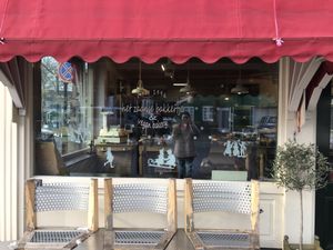 Front of store at Het Zaanse Bakkertje / Dutch Vegan Bakery in Zaandijk