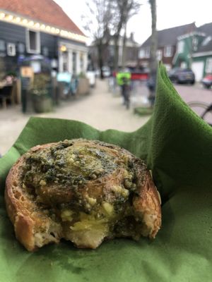 Vegan cheese and pesto bun at Het Zaanse Bakkertje / Dutch Vegan Bakery in Zaandijk