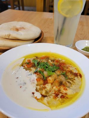 Hummus with pita at Hummus Elijah in Makati
