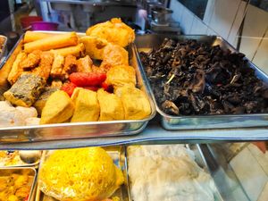 Early morning dishes at Ji Xiang Vegetarian Food 吉祥素食园 - Kim Keat in Central Singapore