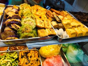 Early morning dishes at Ji Xiang Vegetarian Food 吉祥素食园 - Kim Keat in Central Singapore