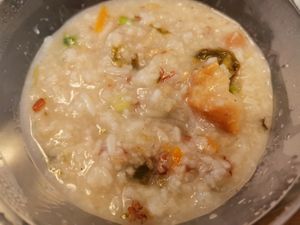 If you crave something warm and comforting, this is it.
Cantonese porridge done right with all the ingredients, more than you can find elsewhere.  at Shi Song Vegetarian 实颂素食 in West Singapore
