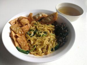Mushroom noodles at Shi Song Vegetarian 实颂素食 in West Singapore