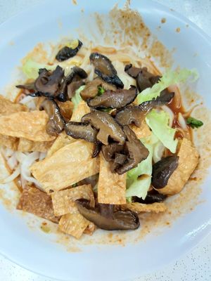 Mushroom kway Teow  at Shi Song Vegetarian 实颂素食 in West Singapore