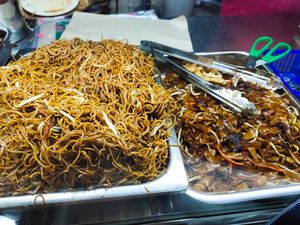Bee hoon and noodles at Keat Lim 吉林(斋)素食 - Whampoa in Central Singapore