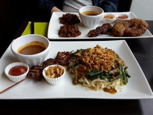 A variety of vegan delicacies; vegan sateh, gado gado, bara, vegan chicken, vegan babi pangang at Grannys Food in Rijswijk