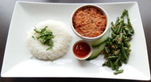 Vegan pom with mock chicken, long yard beans, rice & housemade tomato chutney at Grannys Food in Rijswijk