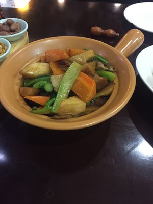 Mixed Vegetables with Black Sesame Oil in Claypot at SUHU 素虎 - Fulllink Plaza in Beijing