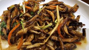 Whitaker mushrooms with delicacies at Ye Bo Zhai in Beijing