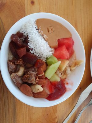 Every day porridge for breakfast at Vegan Surf Camp in Moliets