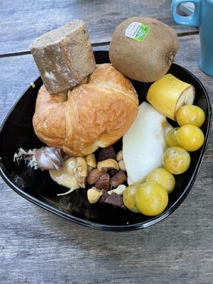 Petit déjeuner   at Vegan Surf Camp in Moliets