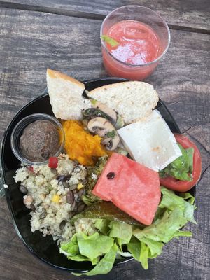 Repas fraîcheur   at Vegan Surf Camp in Moliets