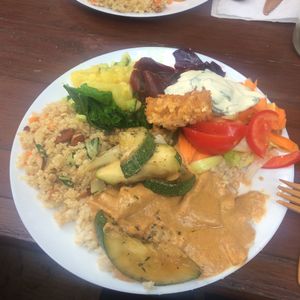 diner - a huge variety of many amazing things at Vegan Surf Camp in Moliets