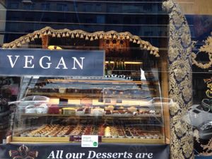 Shop window at Süssi Salon de Thé Francais in Vienna