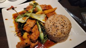 Gardien chickn and brown rice at Yard House in Indianapolis