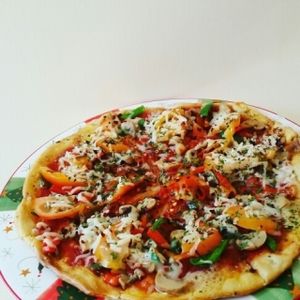 Pizza  margarita at Veggies Pizza in Alajuela