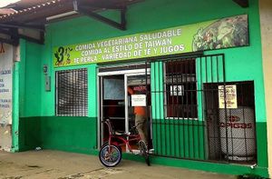 Maybe from outside could look like closed or empty, but just walk in and you will see. It's open for breakfast and lunch and yummy. at 3 1/2 Cafe y Te in David