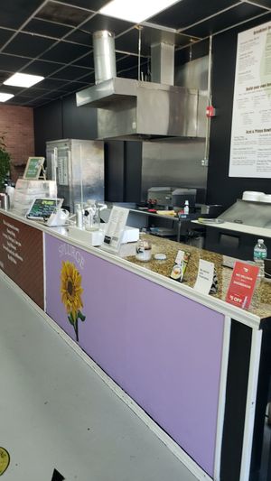 Order and go. 1 table to dine at at Splurge Juice Bar and Cafe in Hialeah