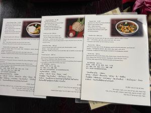 This vegan menus are multilingual.🌱　(There is no Japanese here for some reason.🤭　Ooops.😂)  at Ebisu Soba in Takayama