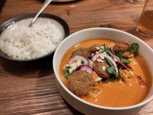 Groentecurry met falafel en basmatirijst at Me Gusta in Halle