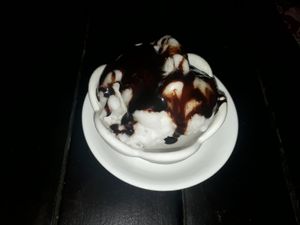 Vegan coconut ice-cream with choc sauce at Taboon in Koh Phangan