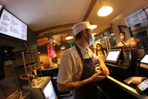 Nos nouvelles tenues inspirées des diners américains avec une touche de modernité at Vegan Hero in Paris