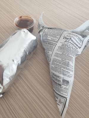 🌯🍟🌱 at Vegan Hero in Paris