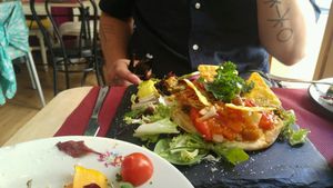 vegan pizza at El Pati de la Veina in Girona