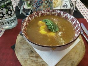Courgette, beetroot and mango soup. With fresh mint at El Pati de la Veina in Girona