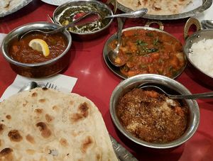Curries, rice and naan at Otsal - 옷살 in Seoul