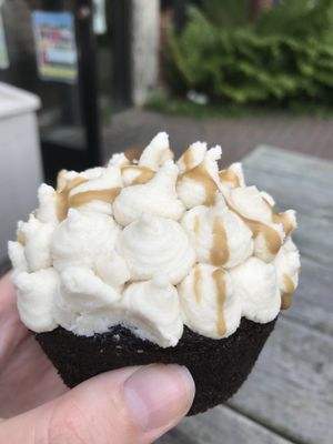 Salted caramel cupcake at Suecakes in Belfast