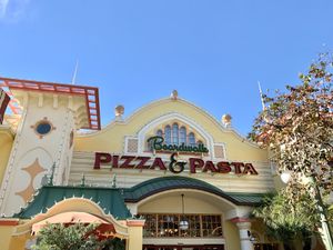 🐭 at Disneyland - Boardwalk Pizza & Pasta in Anaheim