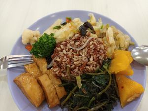  at San De Vegetarian 三德 - Sembawang Dr in North Singapore
