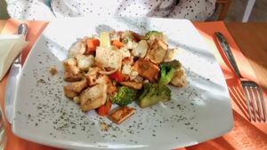 Fried tofu salad with vegetables at Bio e Te in Siena