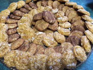 Chai and gingersnap cookies at Willametta's in Salem