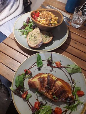 Croissant and mac and cheese at Bonobo Cafe in Aberdeen