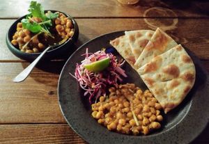 Chickpeas with tomato, naan and salad at Paprika in Odense