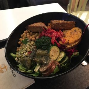 Bol Méditerranéo avec tempeh et riz brun at Copper Branch - Mont-Royal in Montreal