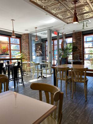 Indoor seating   at Copper Branch - Mont-Royal in Montreal